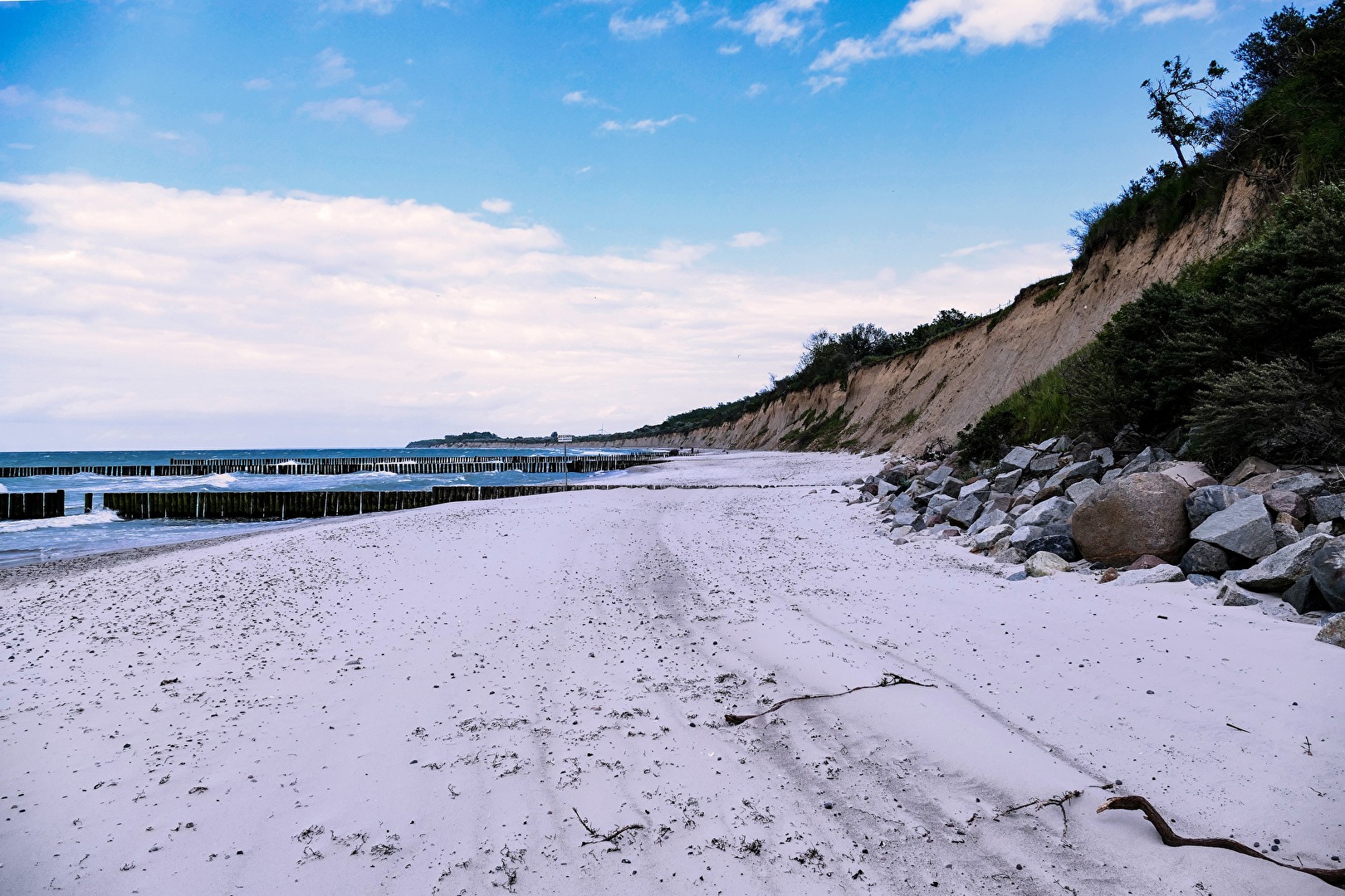 Strand an der Steilküste