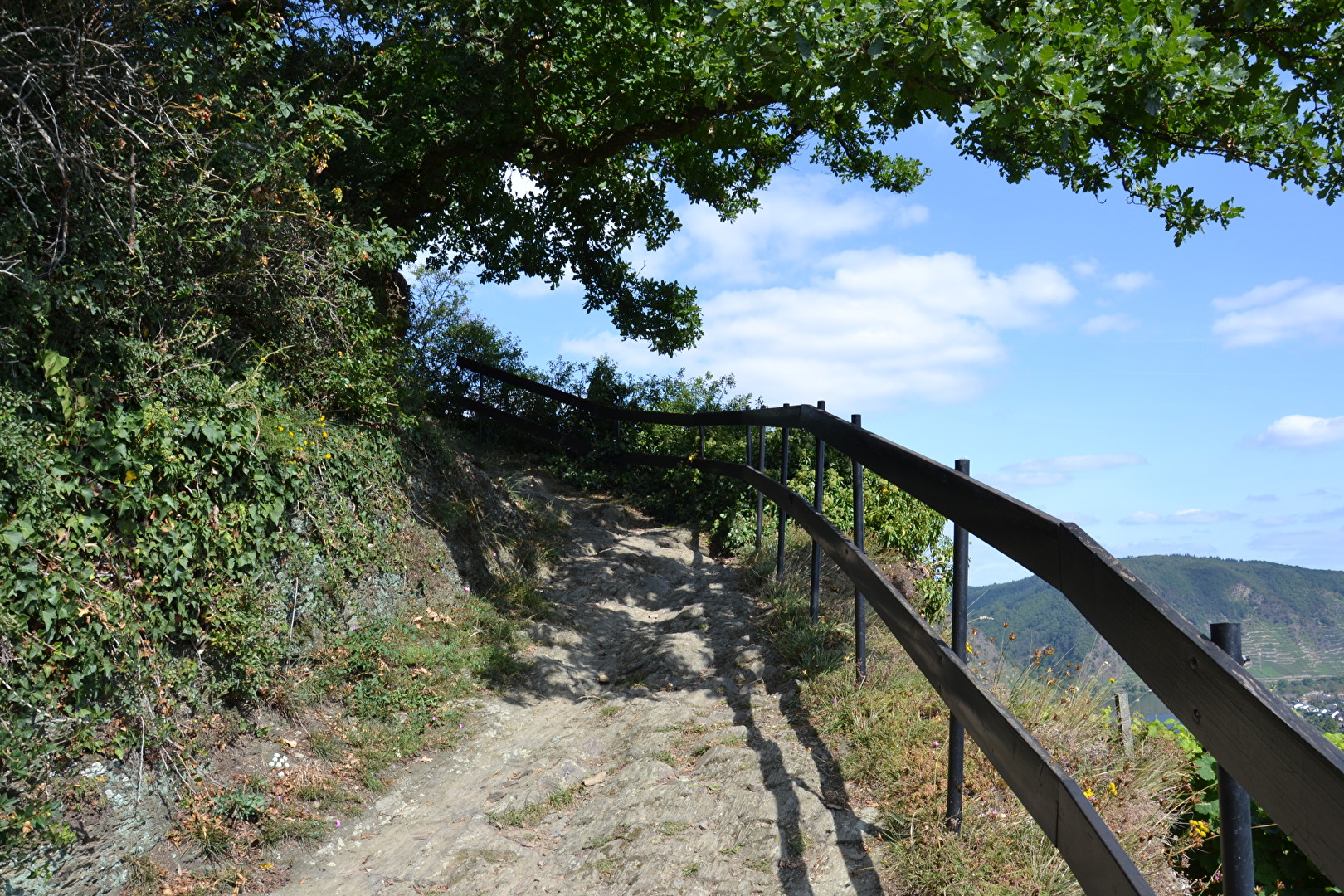 Steiniger Weg nach oben