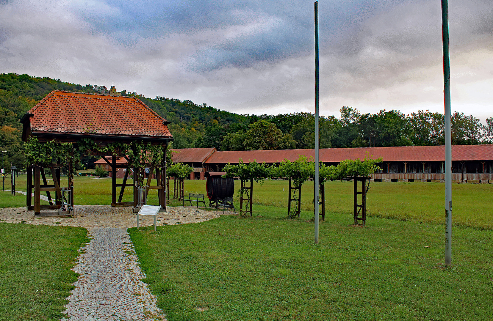 Der Weg durch das Weintor