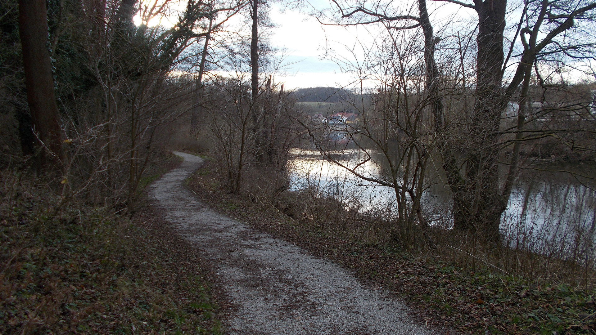 Wanderweg an der Saale