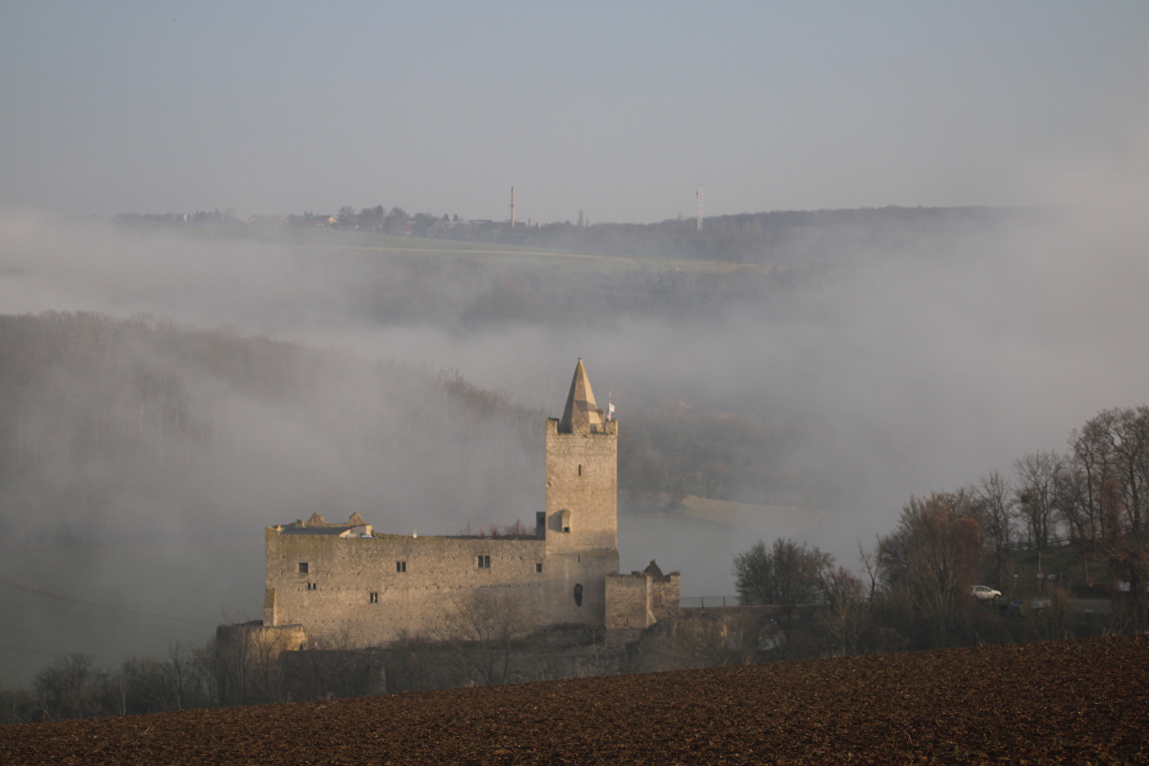 Die Burg im Nebel (1)