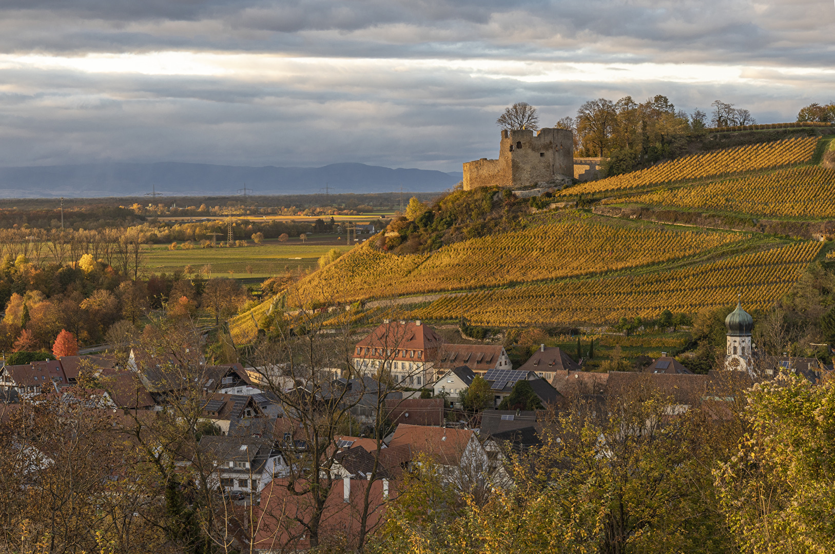 Burg Lichteneck im Herbst