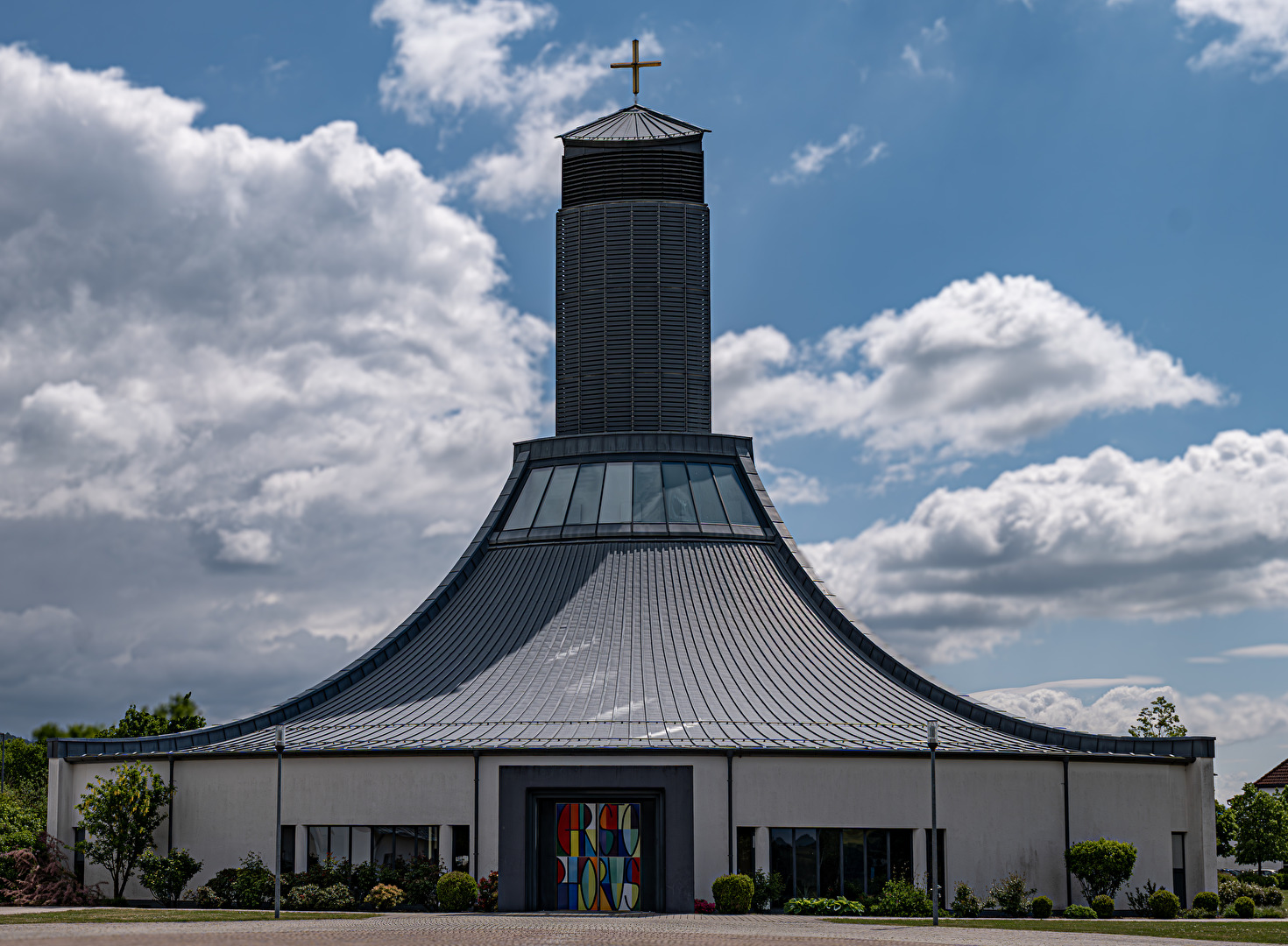 Die markante "Autobahnkirche" bei Himmelkron in Oberfranken