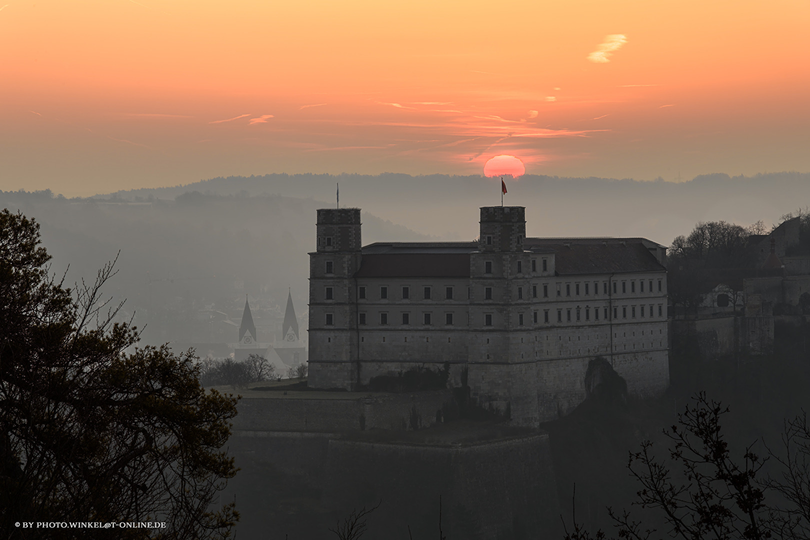spätwinterlicher Sonnenaufgang über Eichstätt