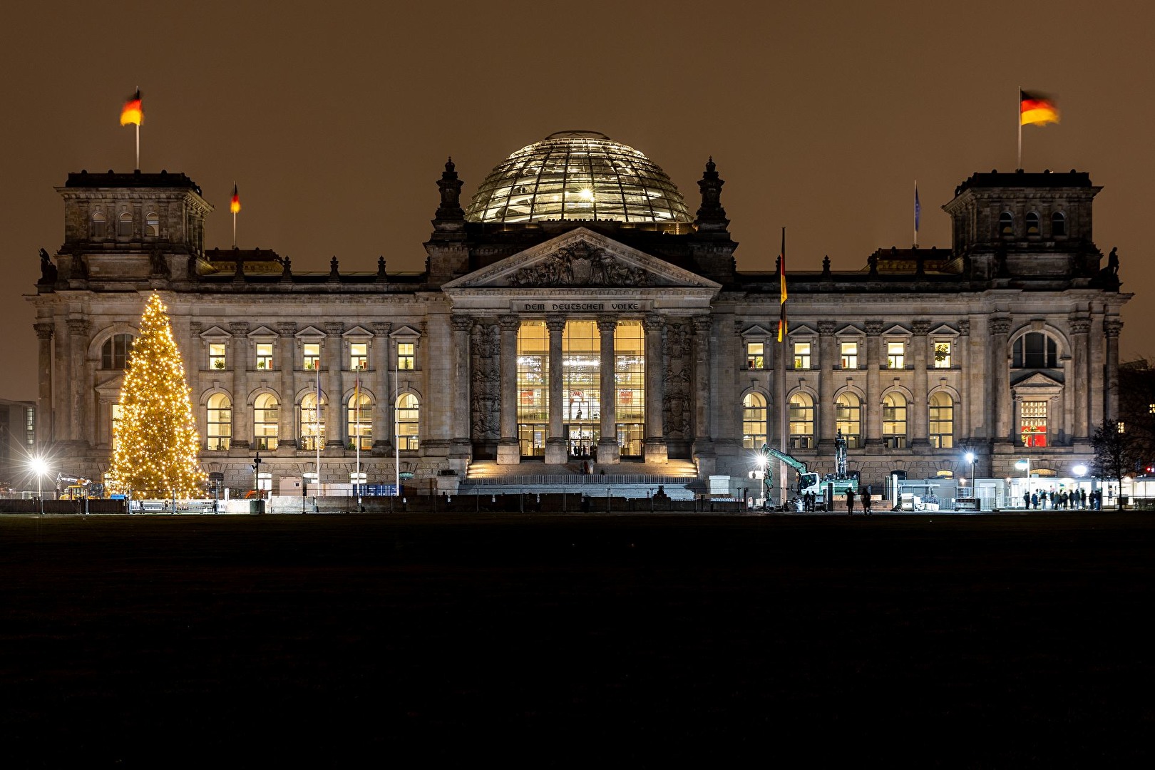 Dem Deutschen Volke bei Nacht #Linsenreflexion #Historische Orte #Denkmal