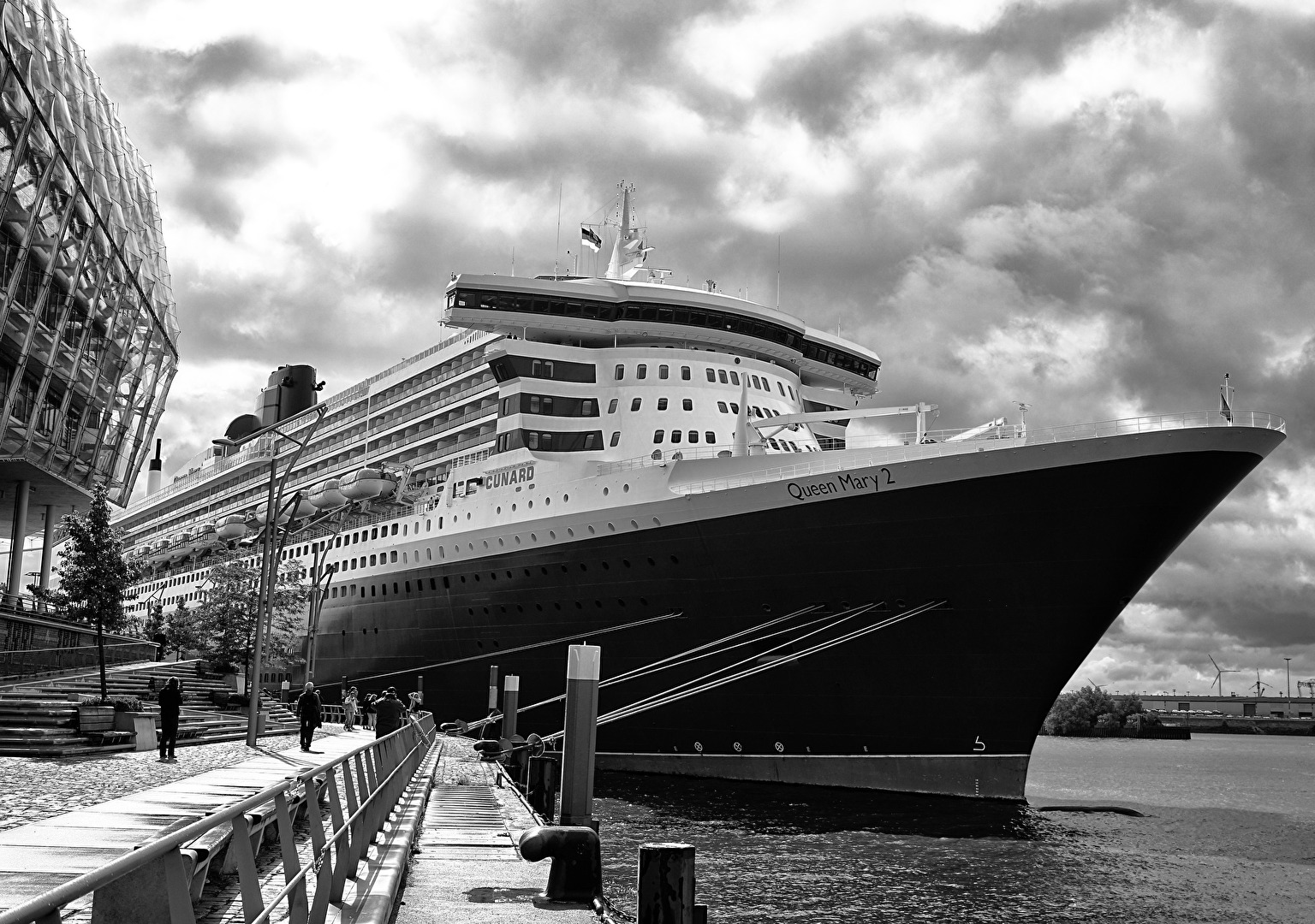 "Fernweh" Die QM 2 in der Hamburger Hafencity