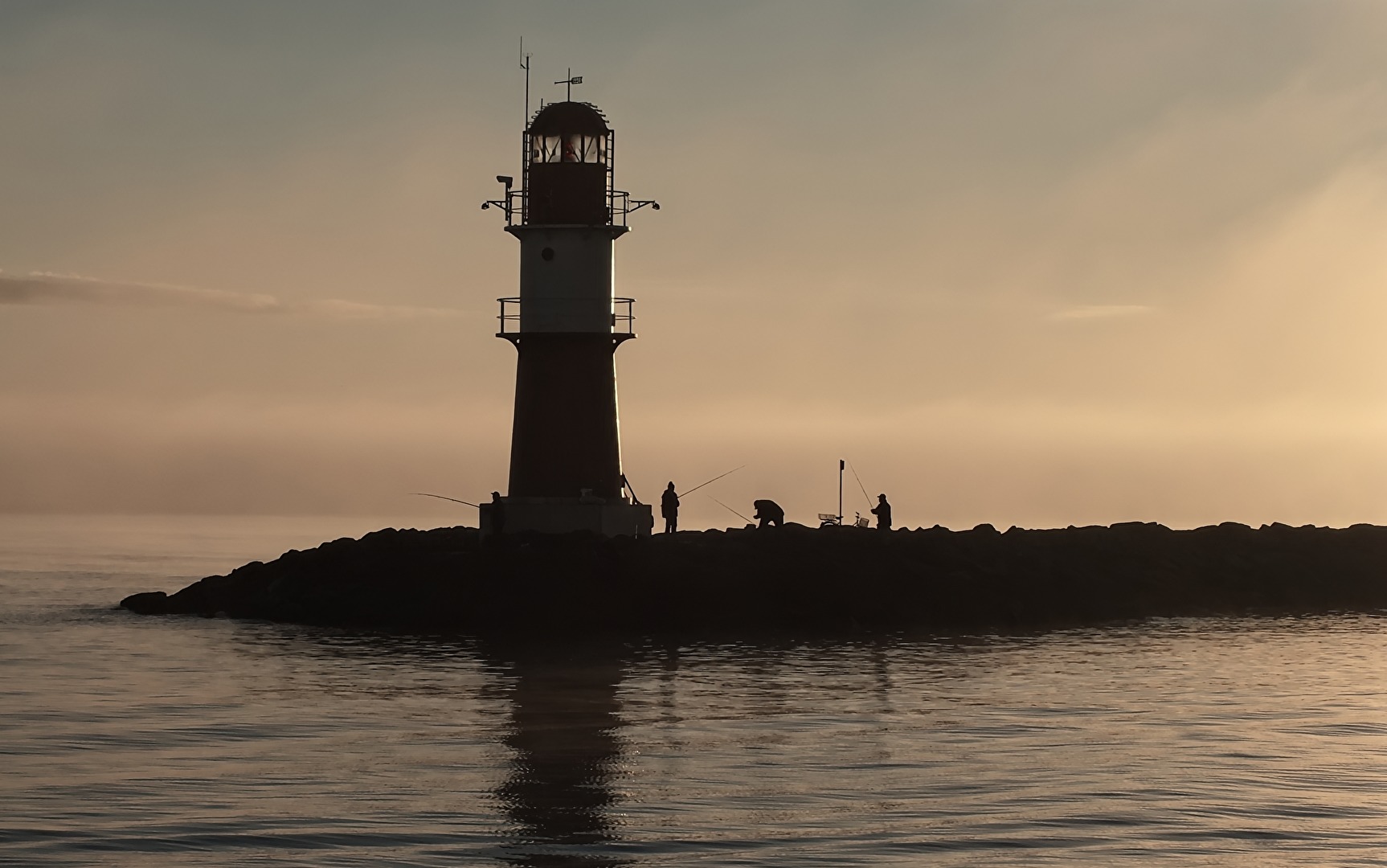 Sonnenaufgang in Warnemünde