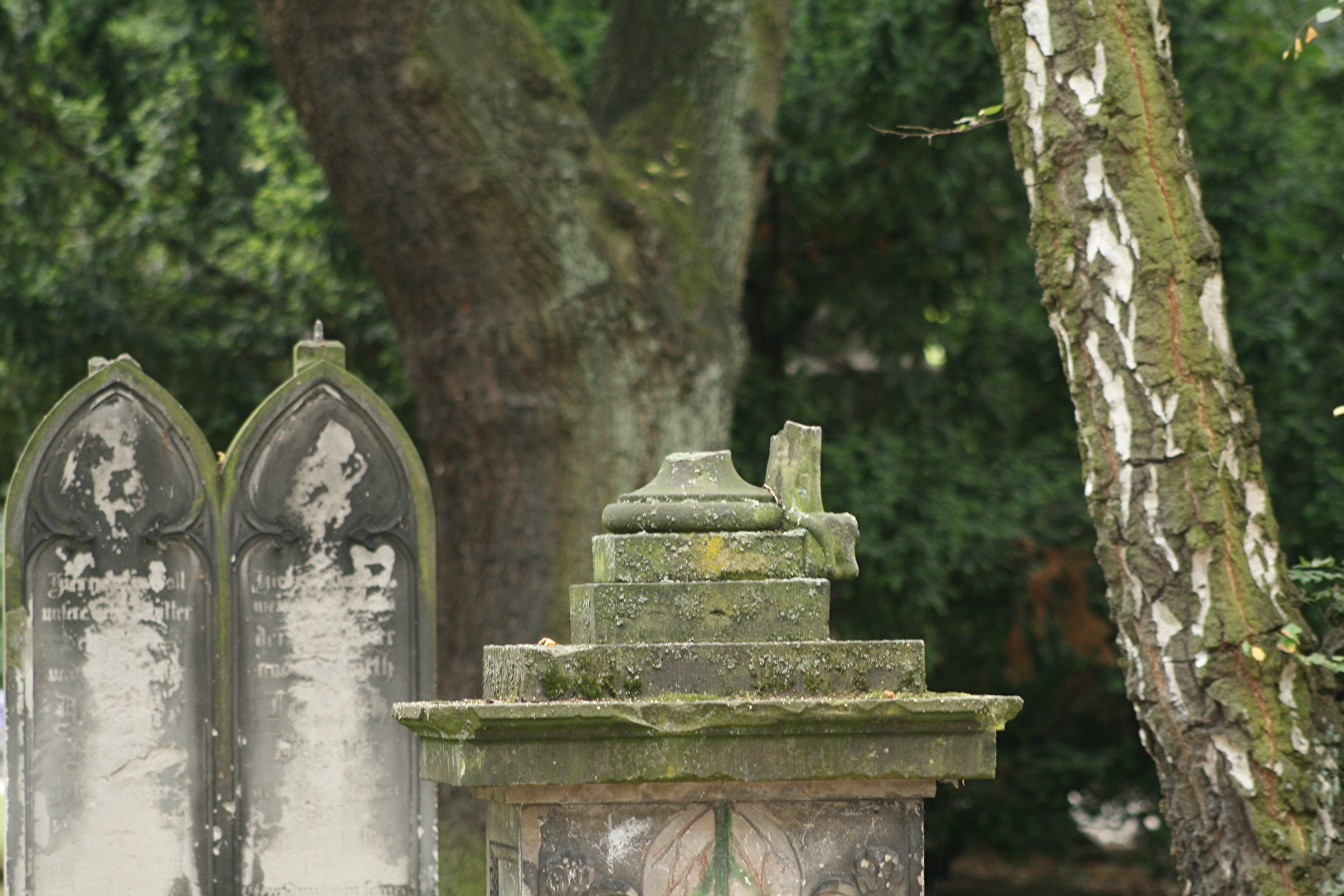Hannover - aufgelassener Friedhof in Hannover - Döhren
