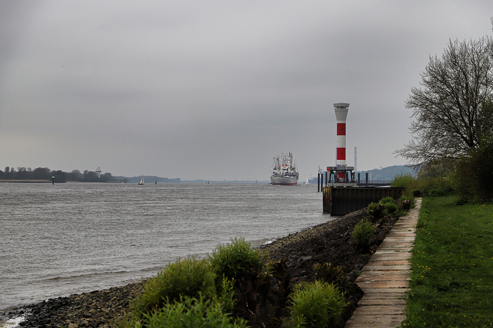 Blick über die Elbe
