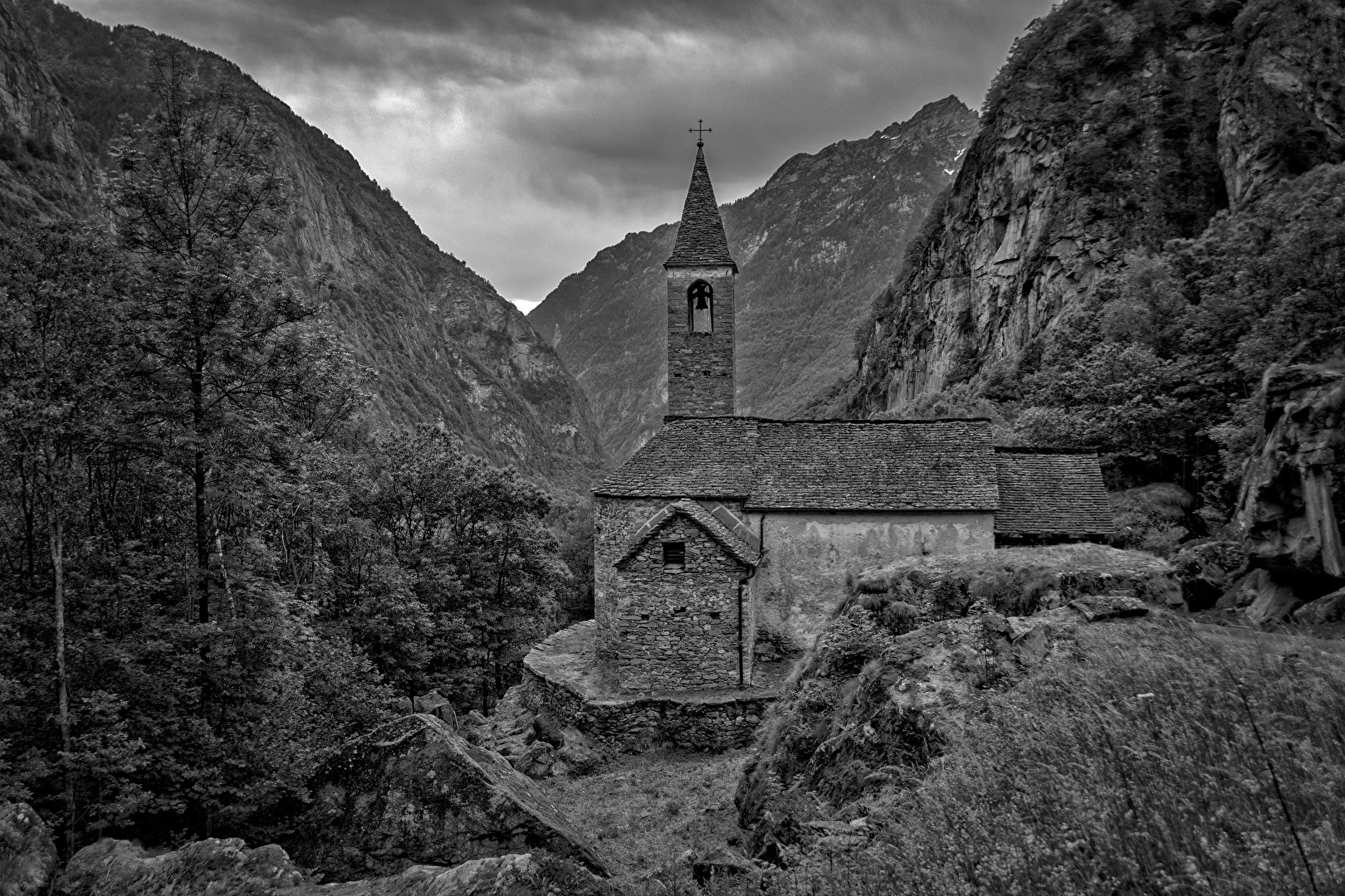 Kapelle im Tessin..