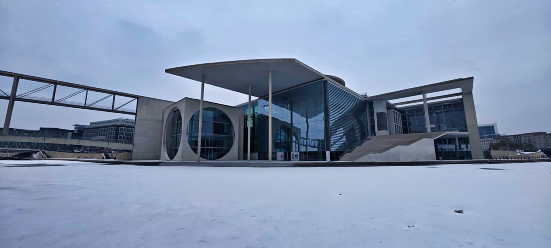 berlin bundestag marieelisabethlüdershaus melhaus spree winter eis schlittschuh