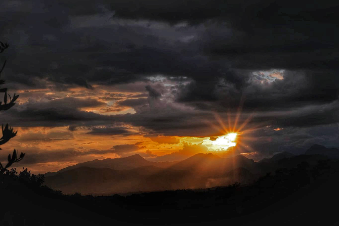 die Natur malt den Himmel an