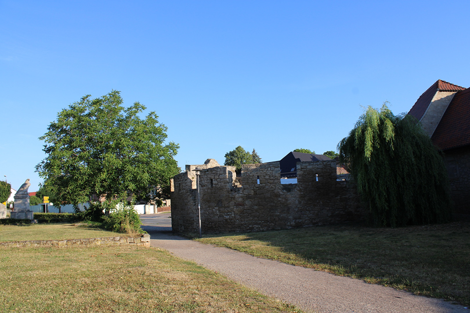 Stadtmauer mit Schießscharten