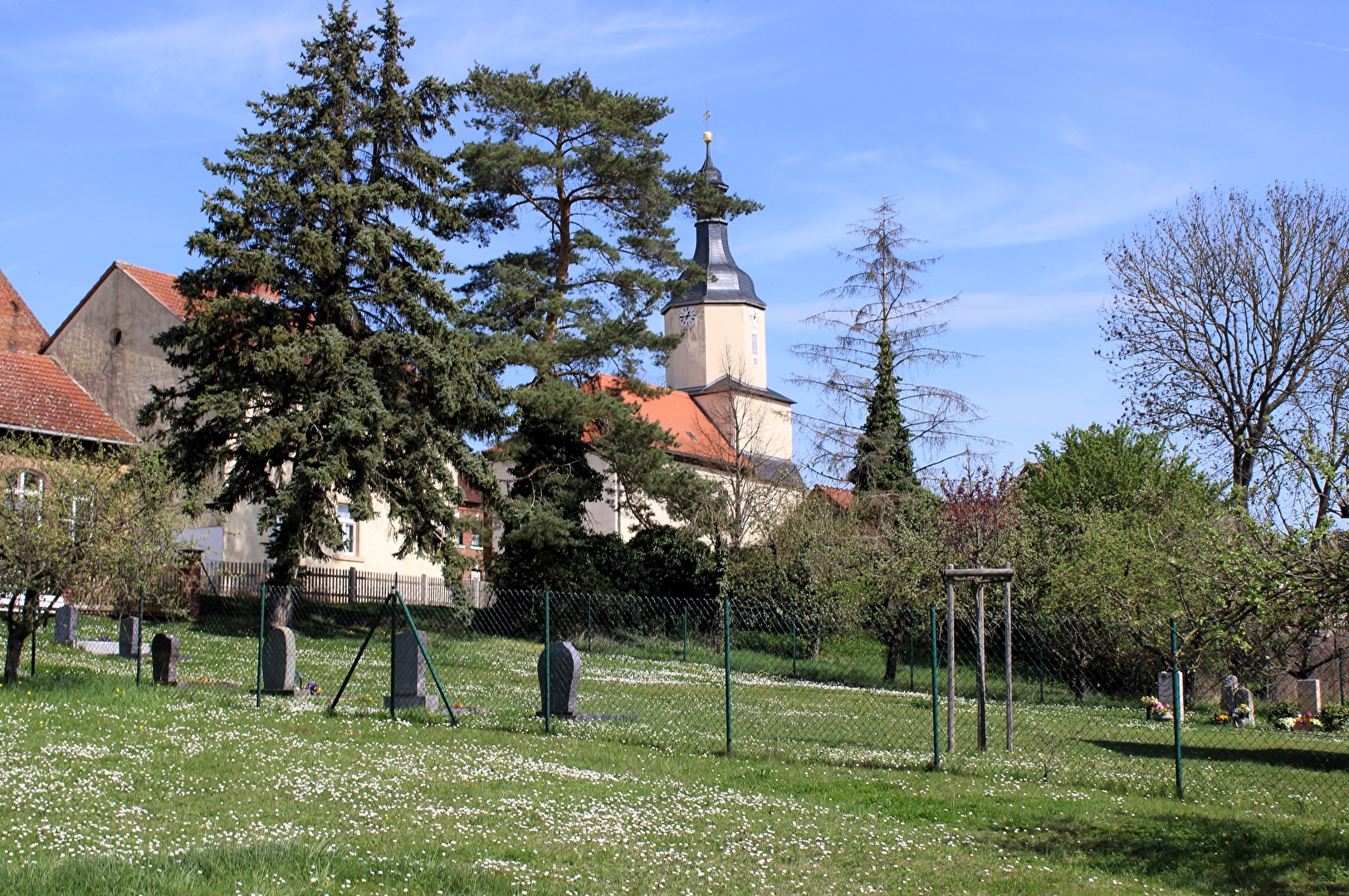 Friedhof und Dorfkirche in Tultewitz