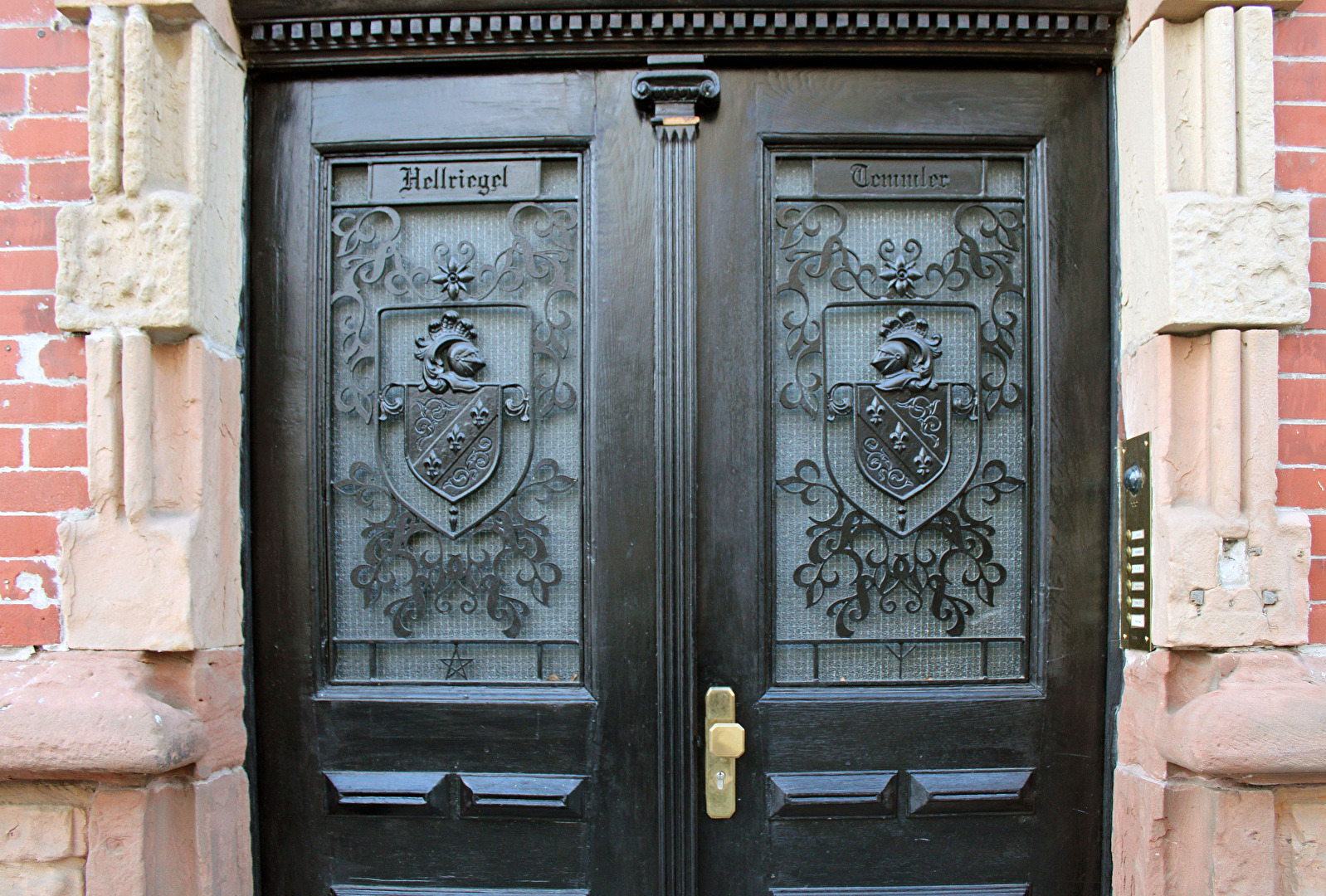 Ein älteres Haus, Hauseingang