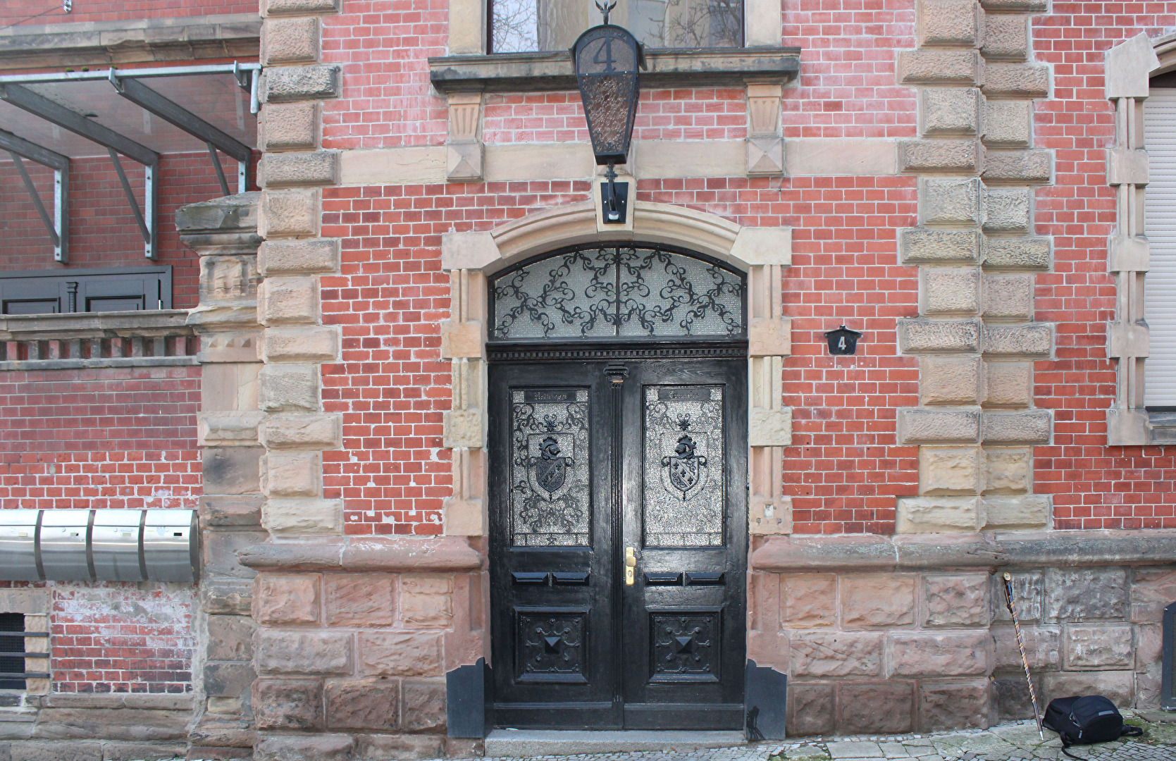 Ein älteres Haus, Hauseingang (2)