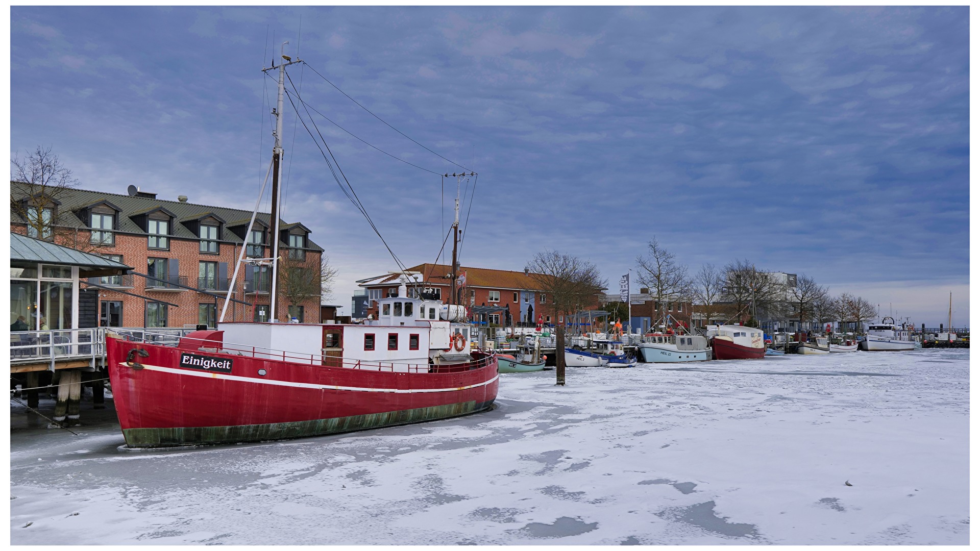 Hafen unter Eis