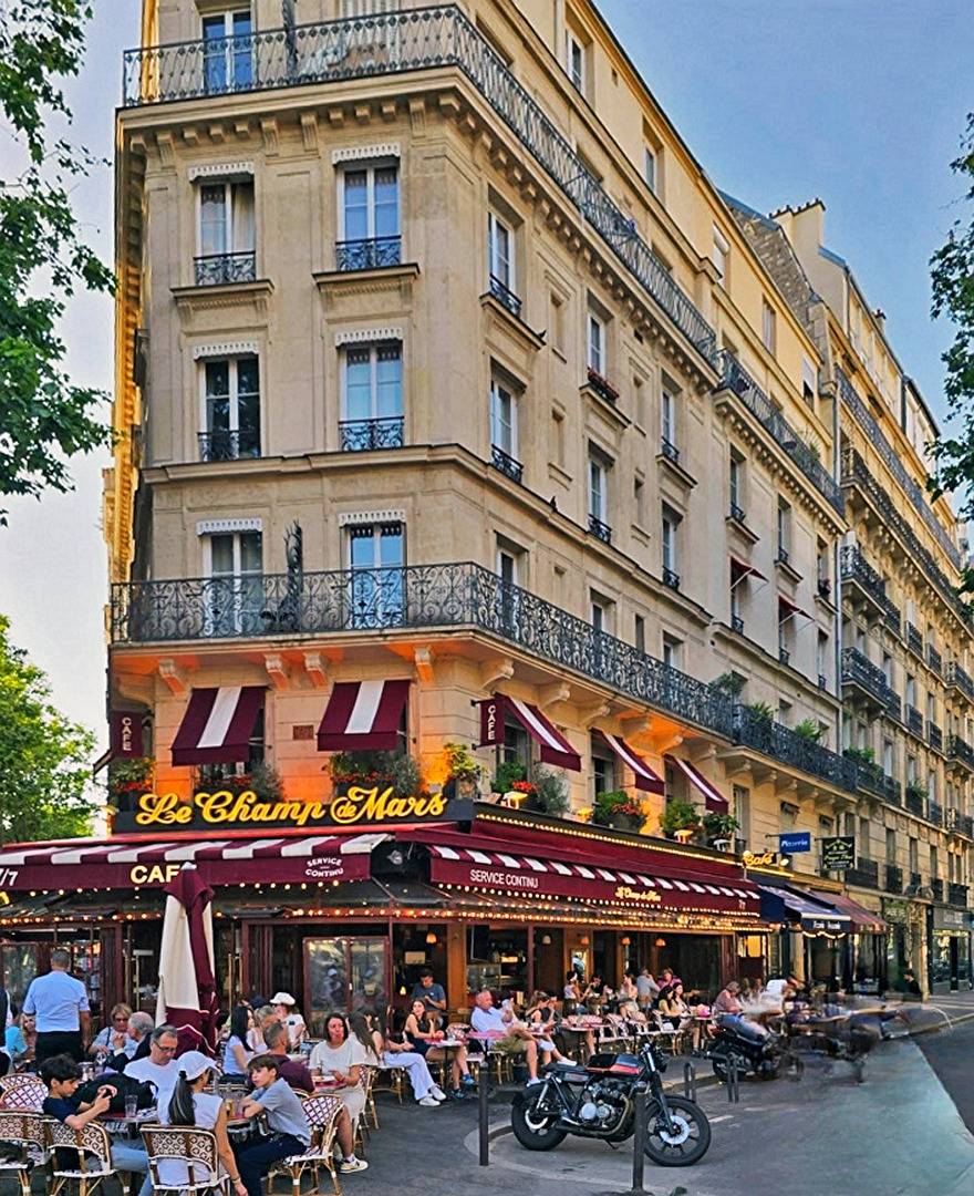 Café Le Champ de Mars