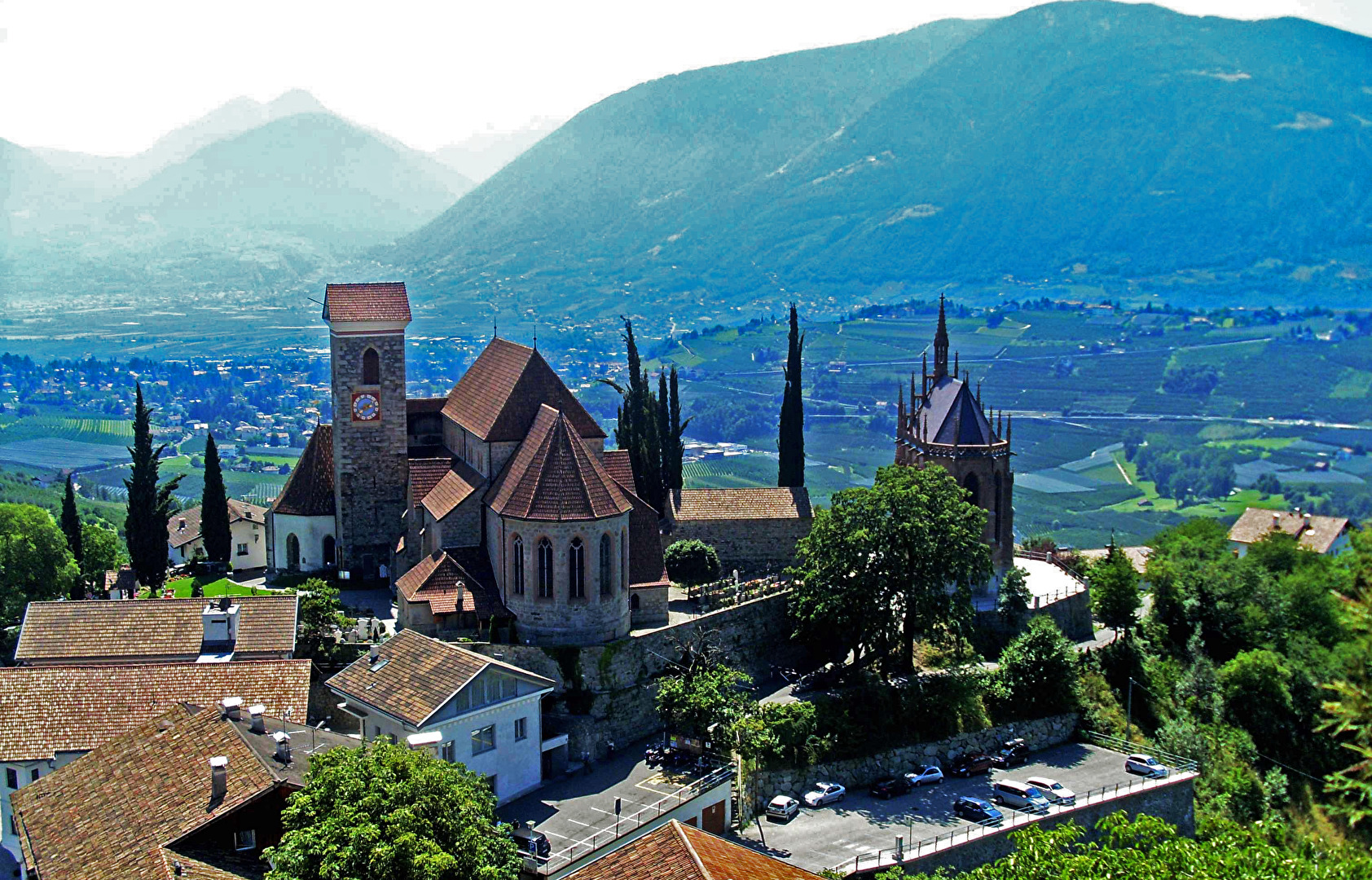 Schenna (Südtirol), Schloss und  Mausoleum des Erzherzogs Johann