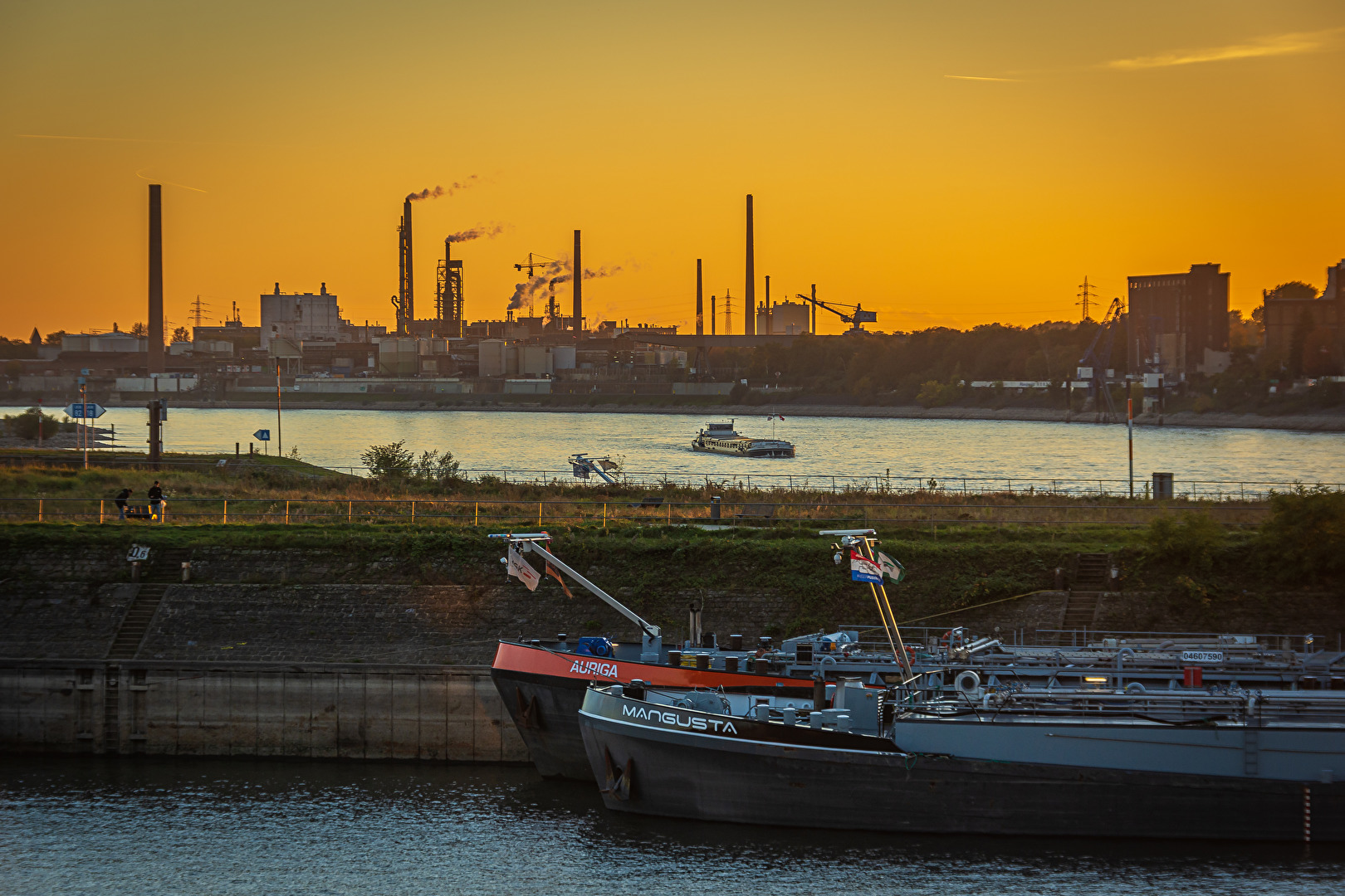 Ruhrort am Abend