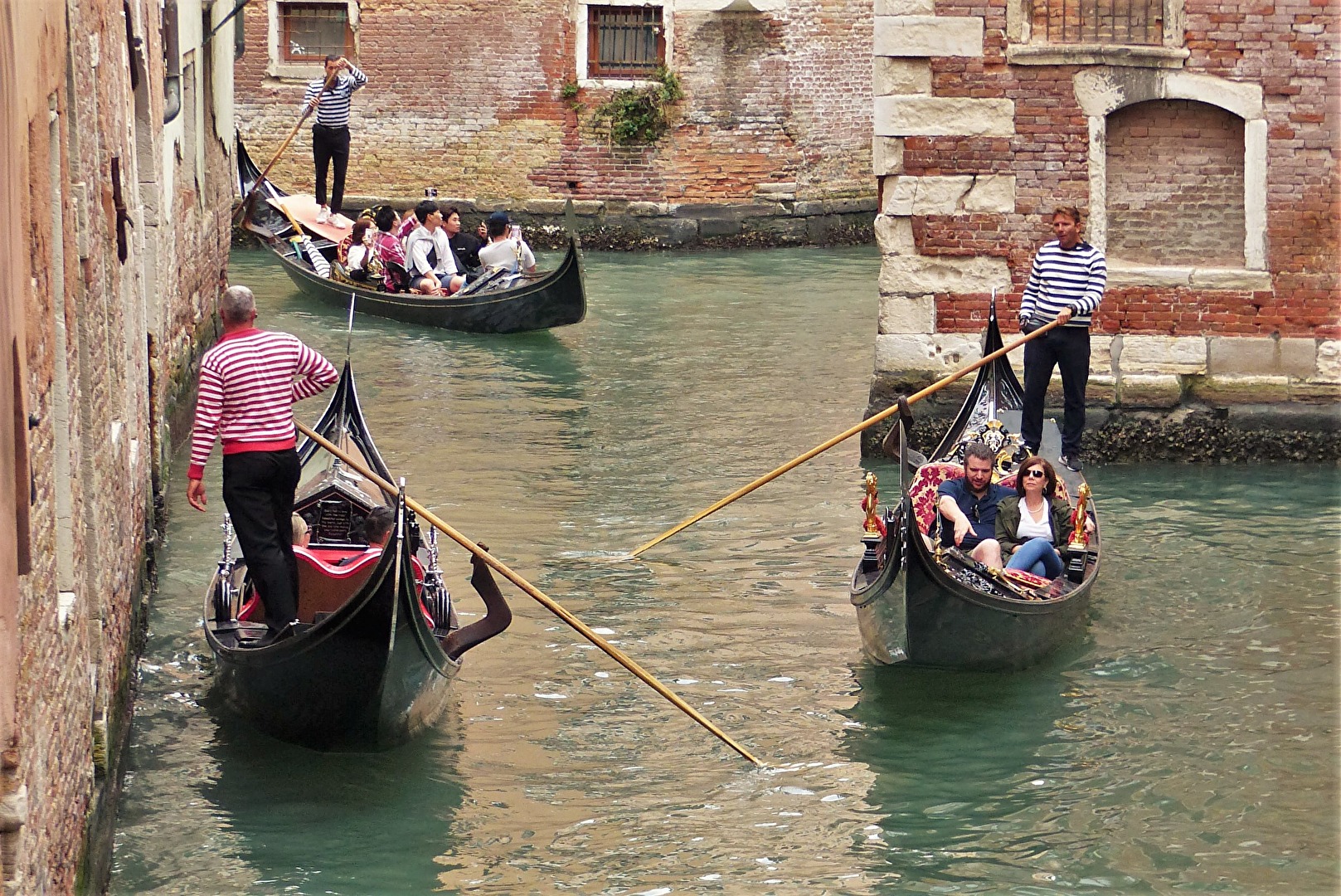 gondola, gondola, gondola