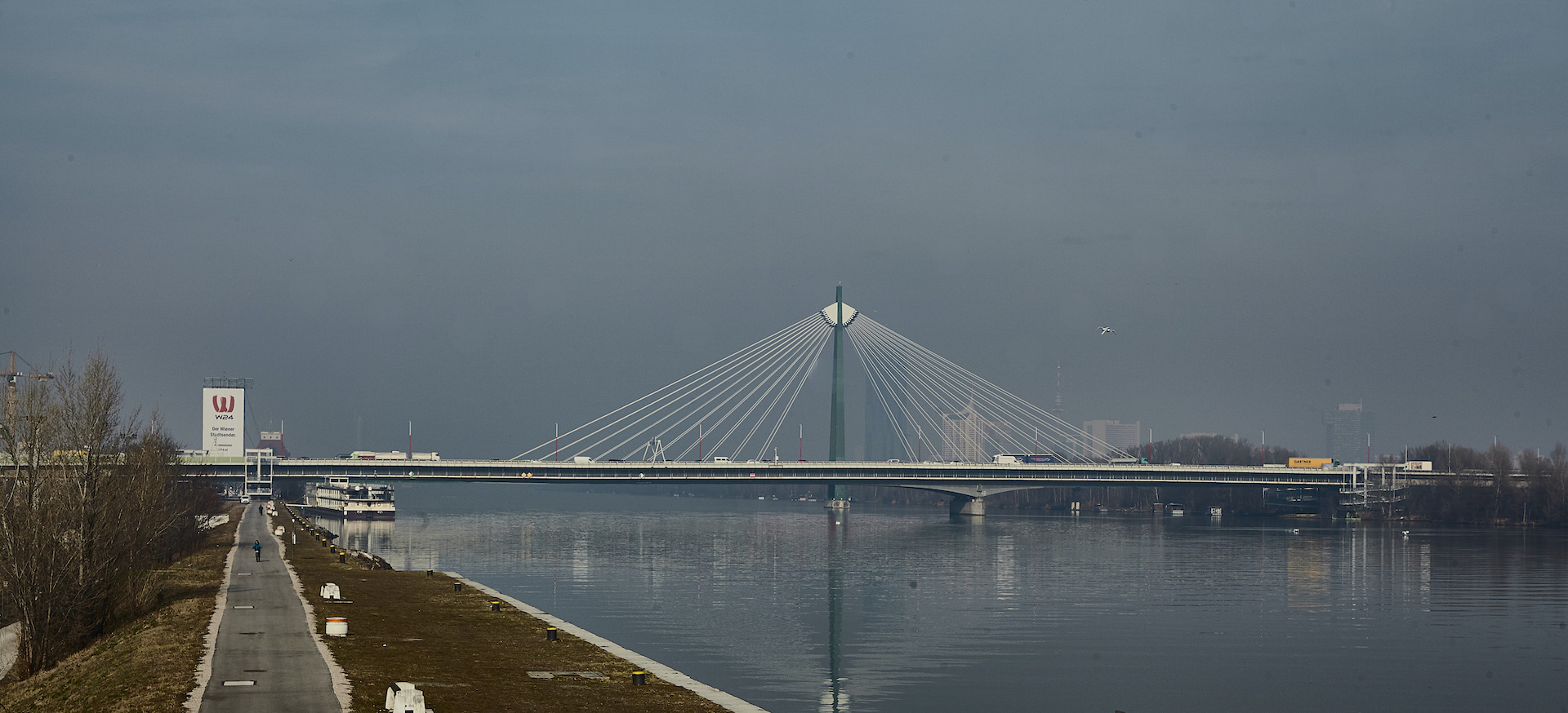 Hängebrücke über die Donau