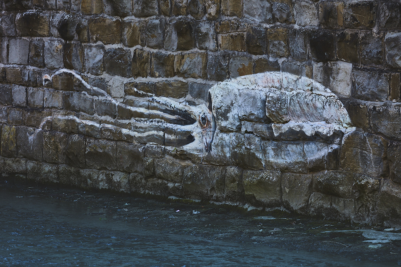 Graffiti, Wienfluss Mauer, Trennwand zur U4