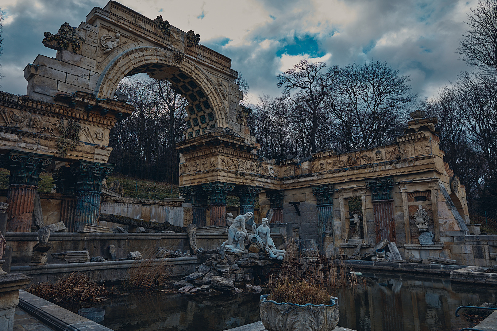 Römer Brunnen von links nach recht