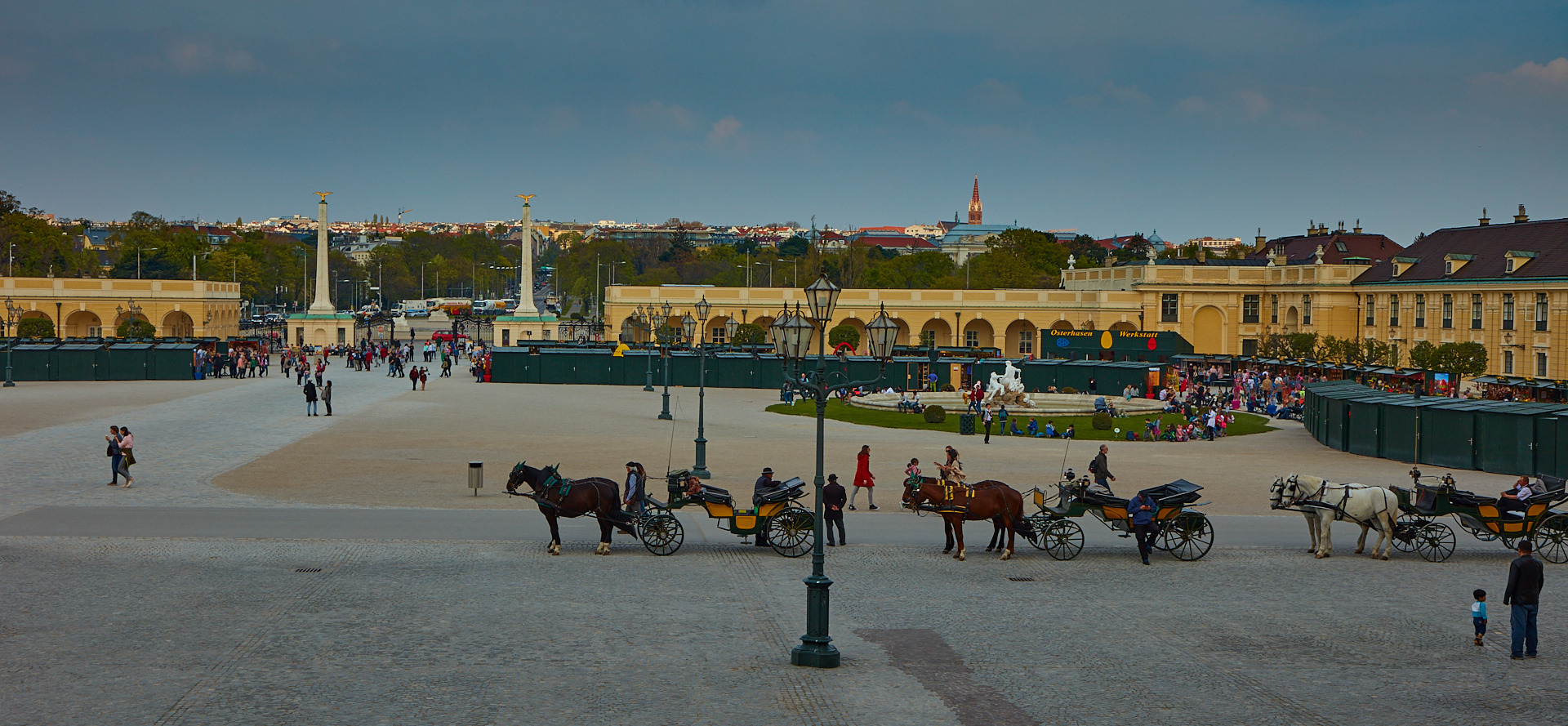 Vorplatz schloß Schönbrunn Ostermarkt 2019