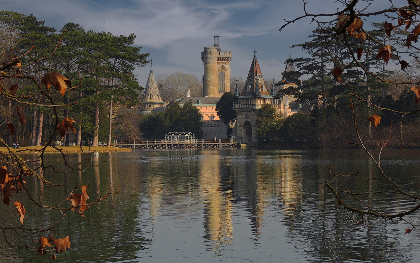 Schloss Laxenburg im Herbst