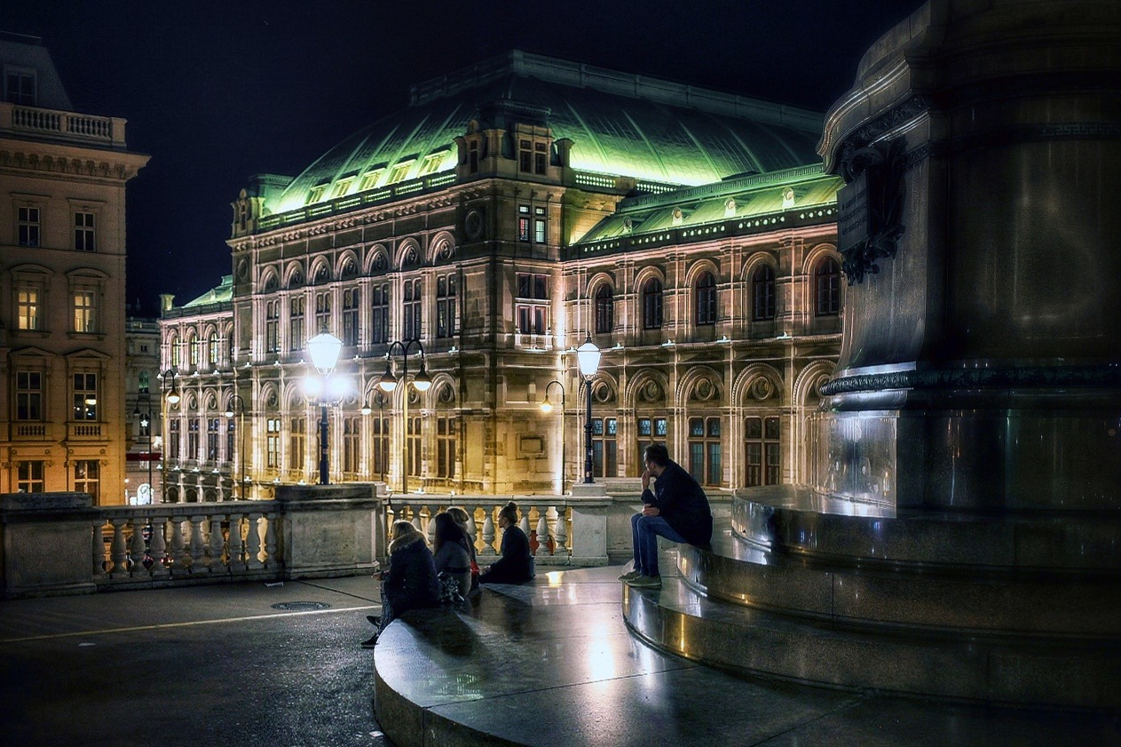 Abends bei der Oper