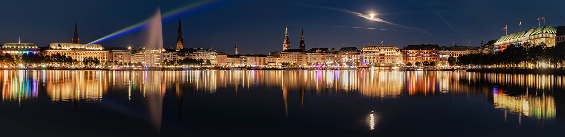 Alster im Lichtermeer zum CSD
