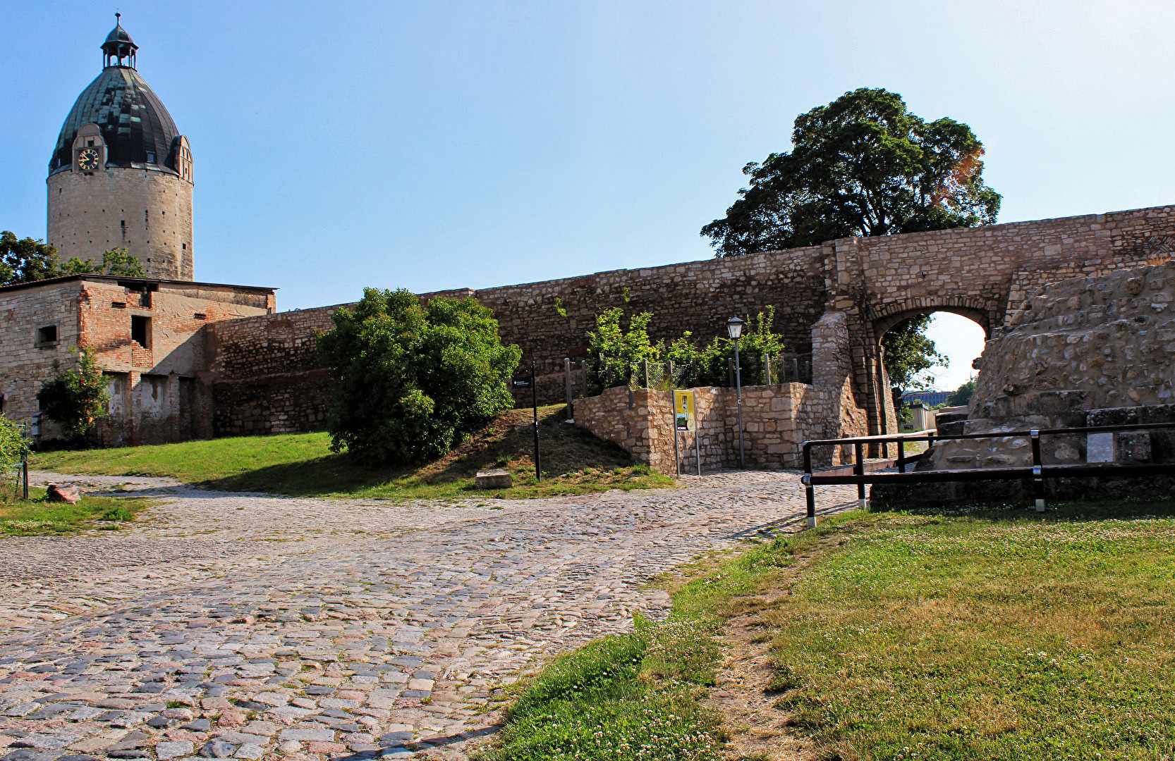 das Foto ist von Klaus Berbig, ich habe nur den störenden Mast entfernt...