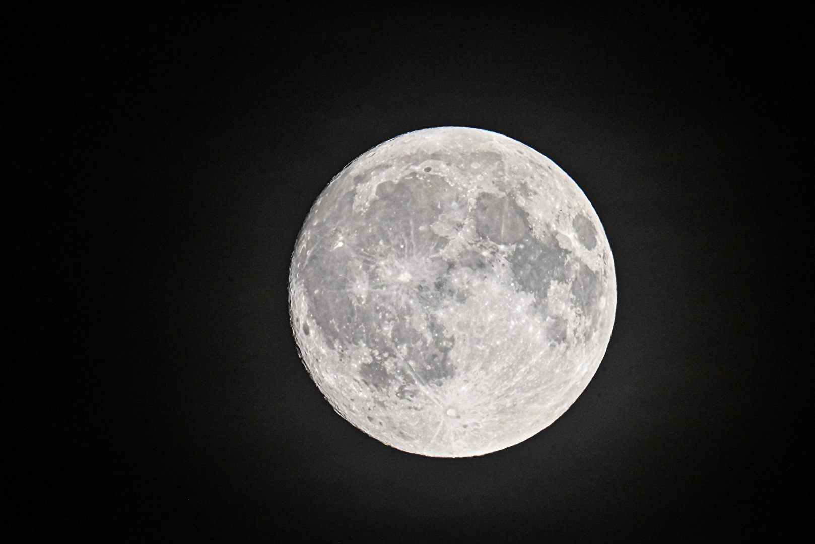 Pleine lune de nuit