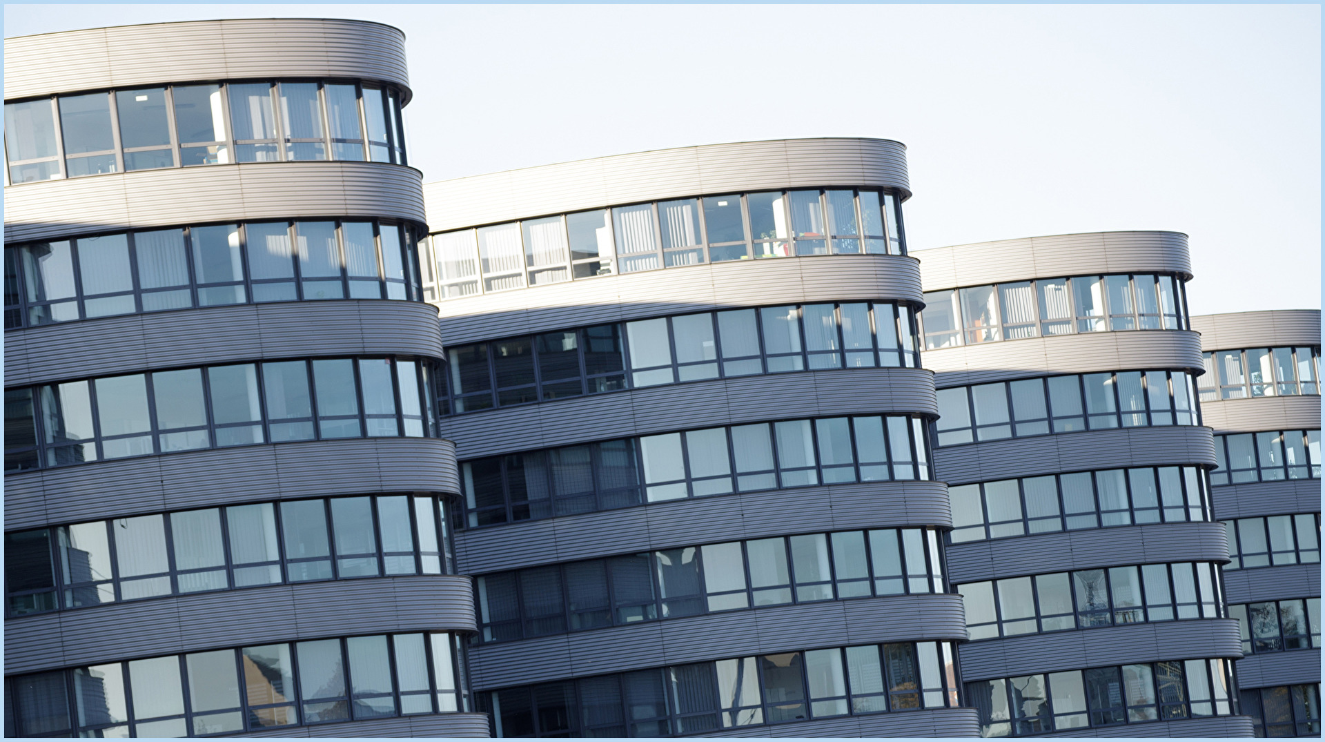 Geschäftshäuser im Duisburger Innenhafen