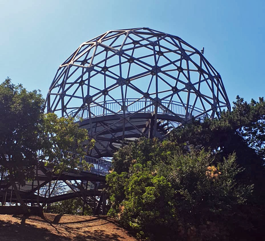 Aussichtskugel Gömbkilátó in Balatonboglár, Ungarn