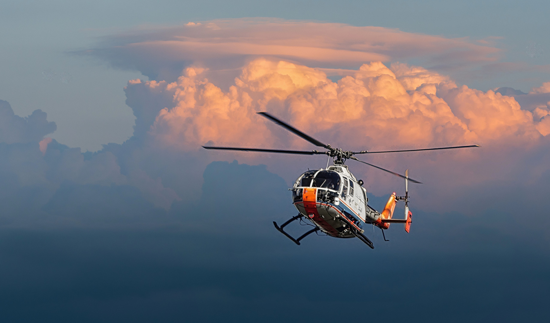 der Heli flog über die Rabodetalsperre