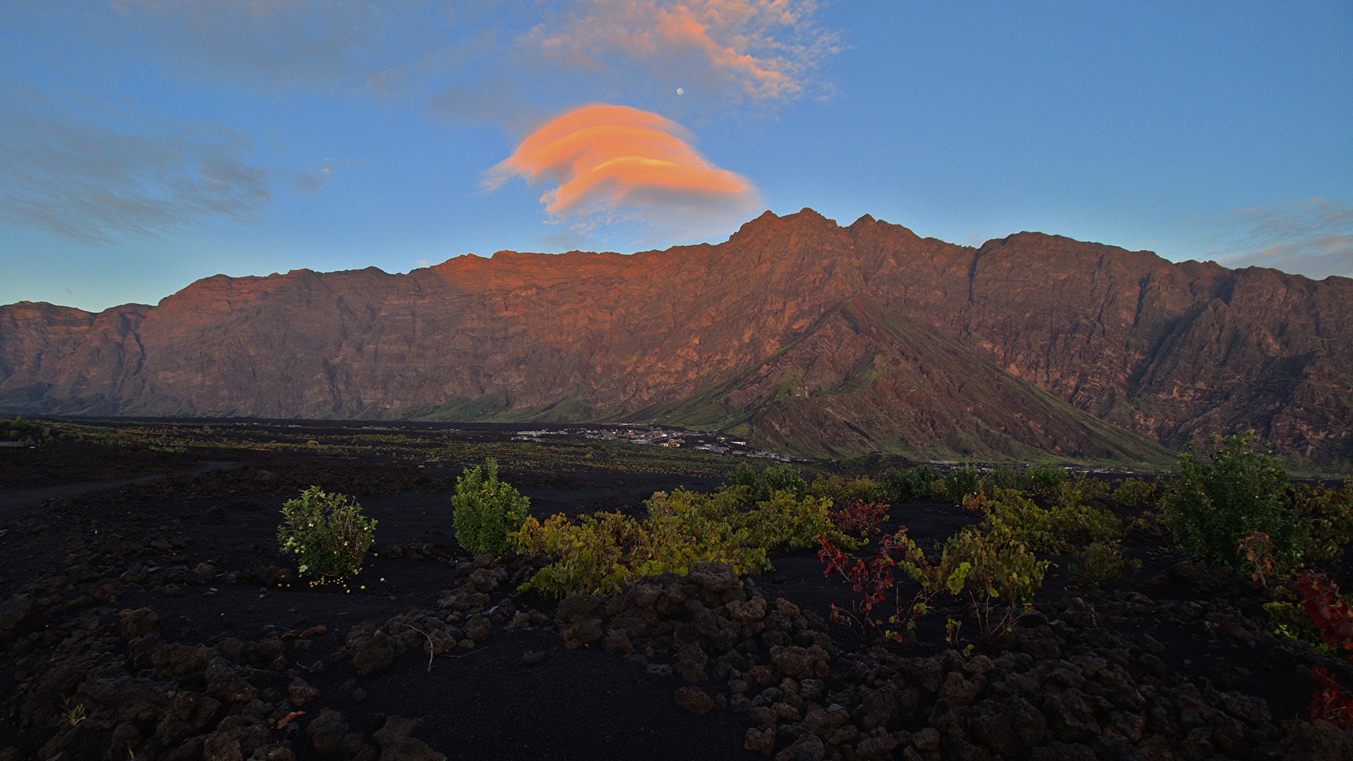 Wolkenspiel - früh morgens auf Fogo