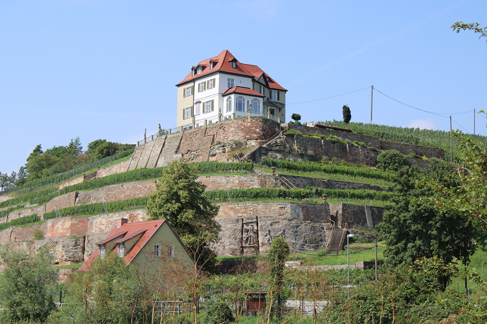 Herrenhaus mit Weinberg