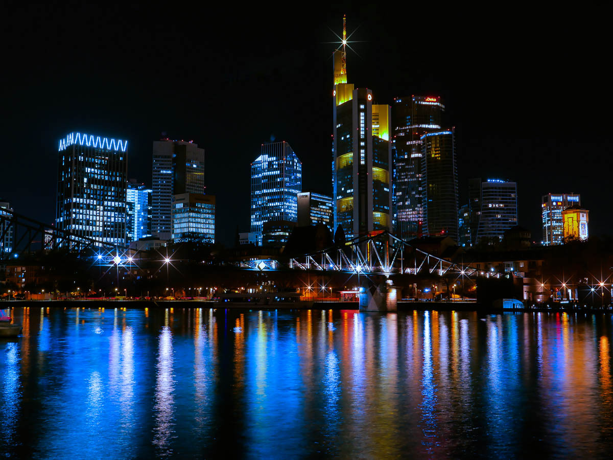 Frankfurter Skyline am Abend