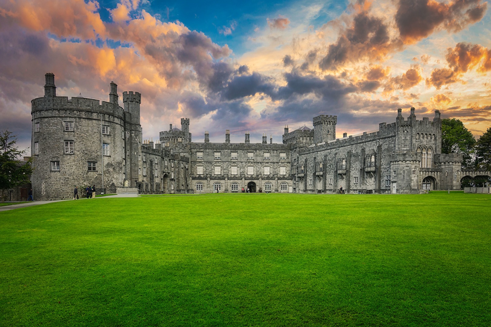 Kilkenny Castle mit Musik unterlegt