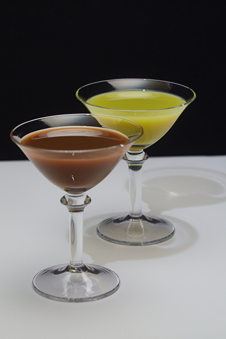 2 Gläser, 2 Liquore, 2 zarte Schatten & 2x2 Farben