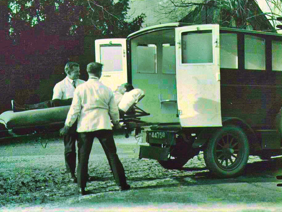 Krankentransport in früheren Zeiten ca. 50. Jahren