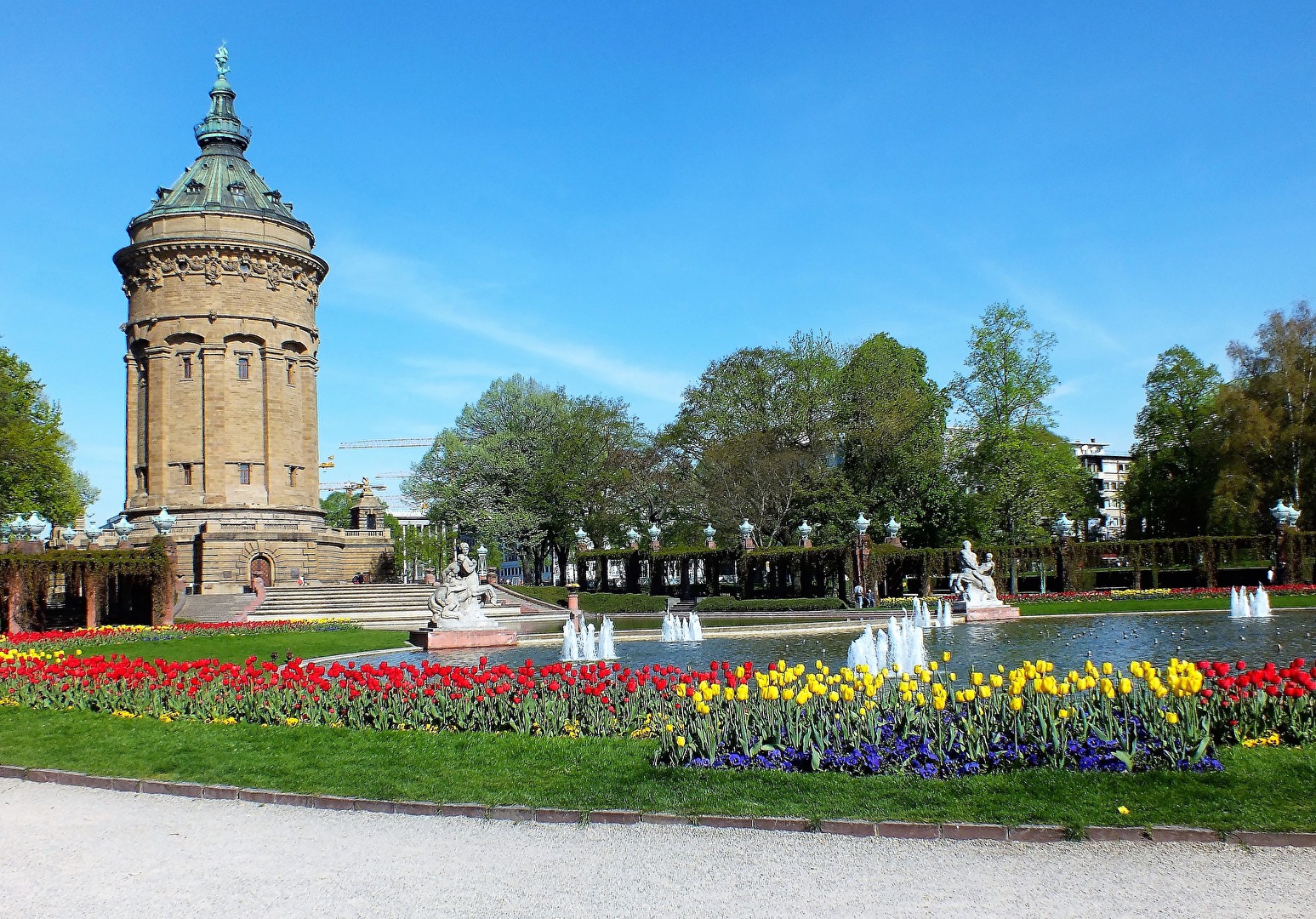 Wasserturm aus Sandstein 60m hoch erbaut 1889 Mannheim