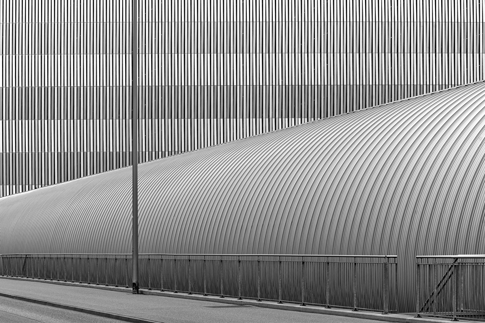 Hinteransicht...Garage Flughafen Zürich