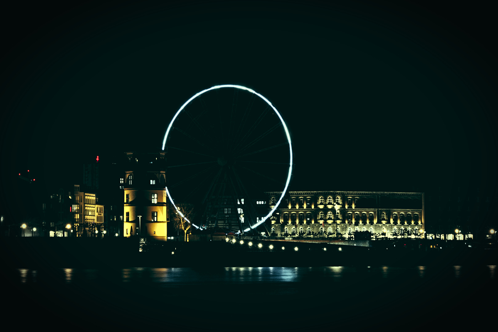 Riesenrad in der Düsseldorfer Altstadt
