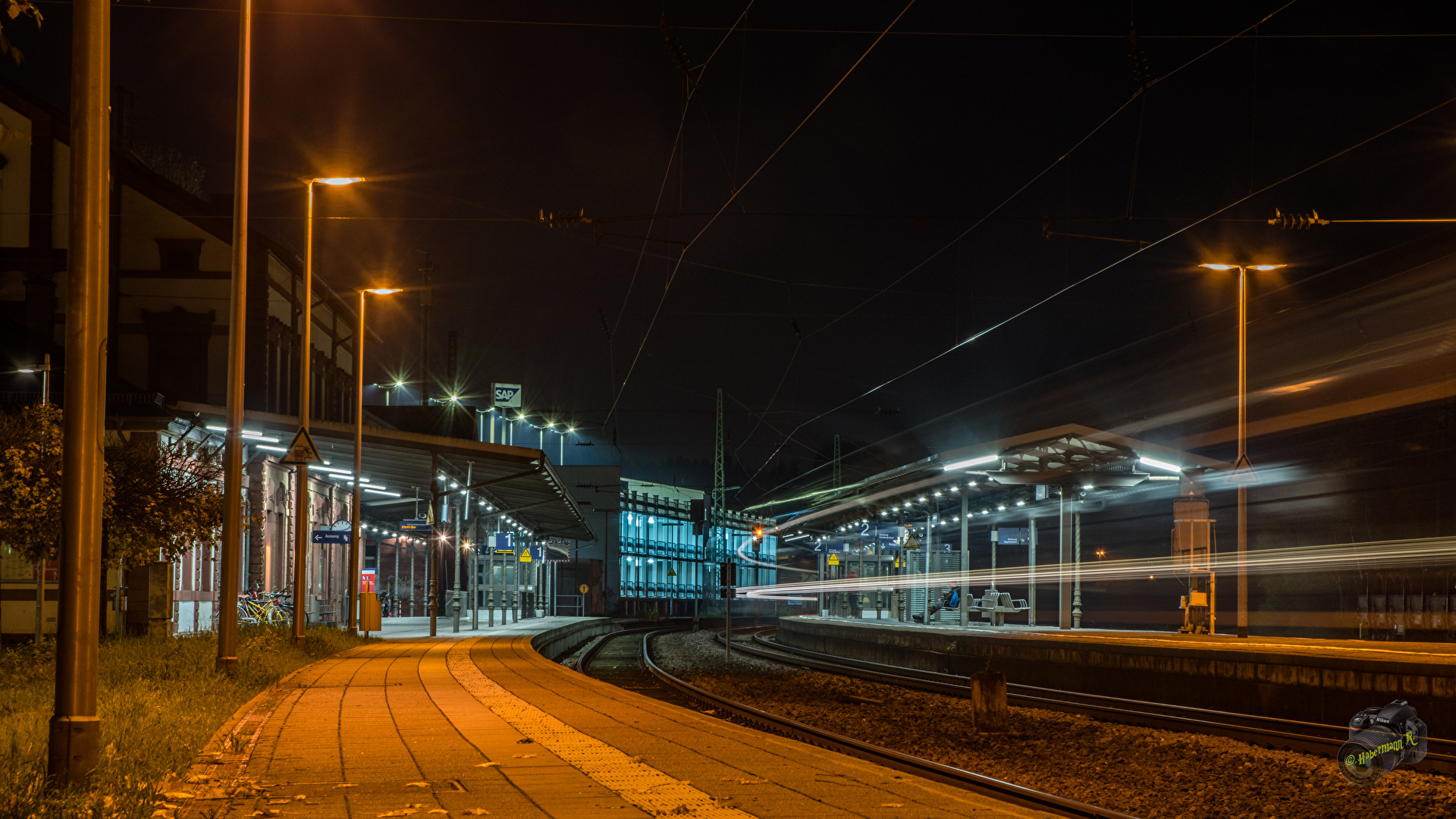 Bahnhof bei Nacht