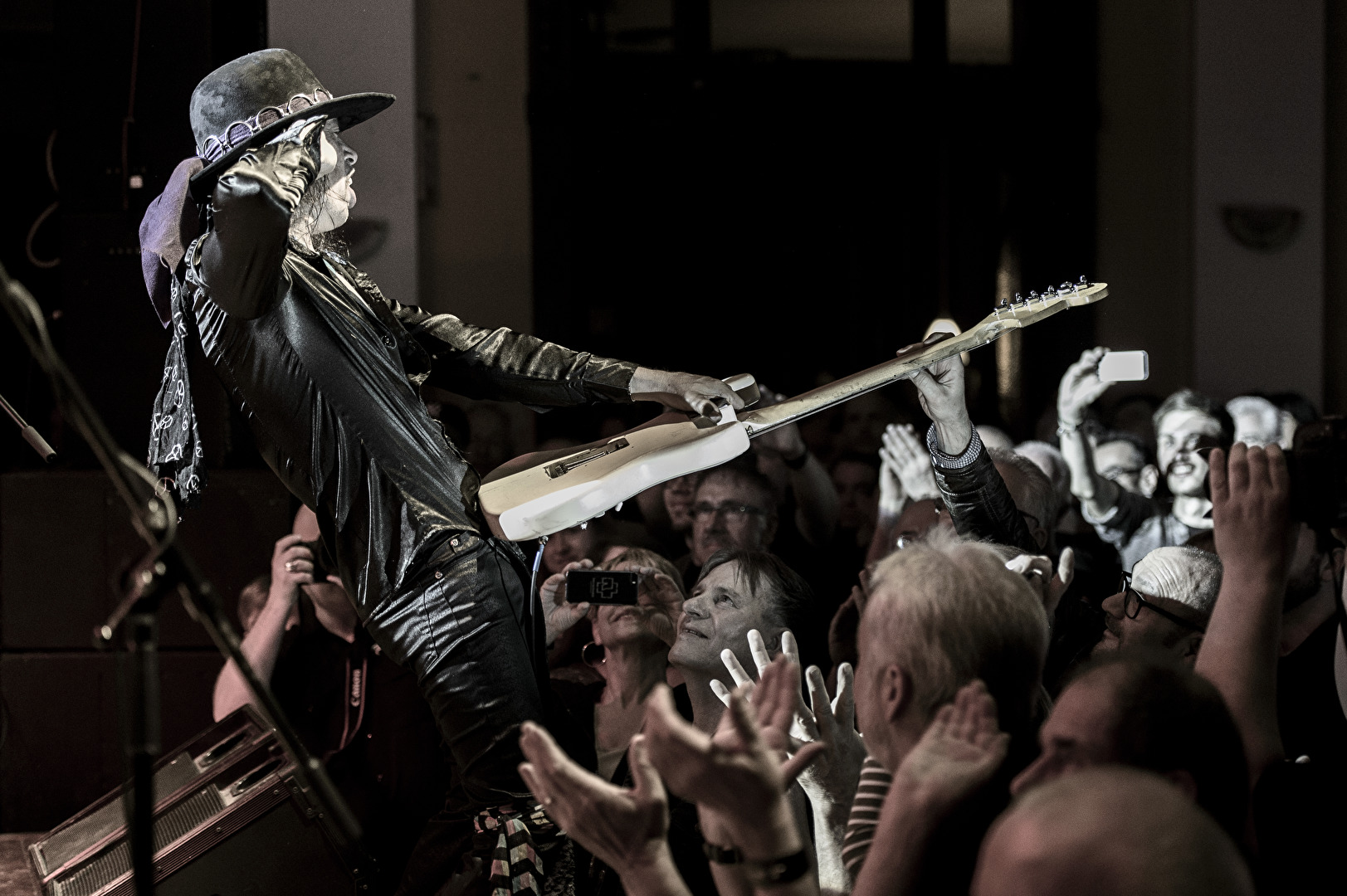 Randy Hansen plays Jimi Hendrix