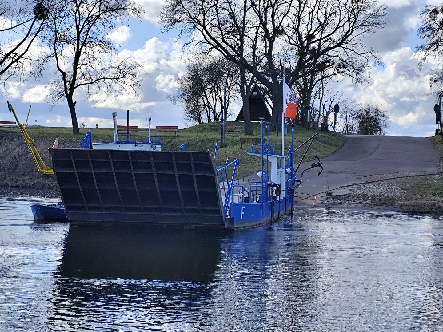 Fährmann hol über, nein Außerbetrieb