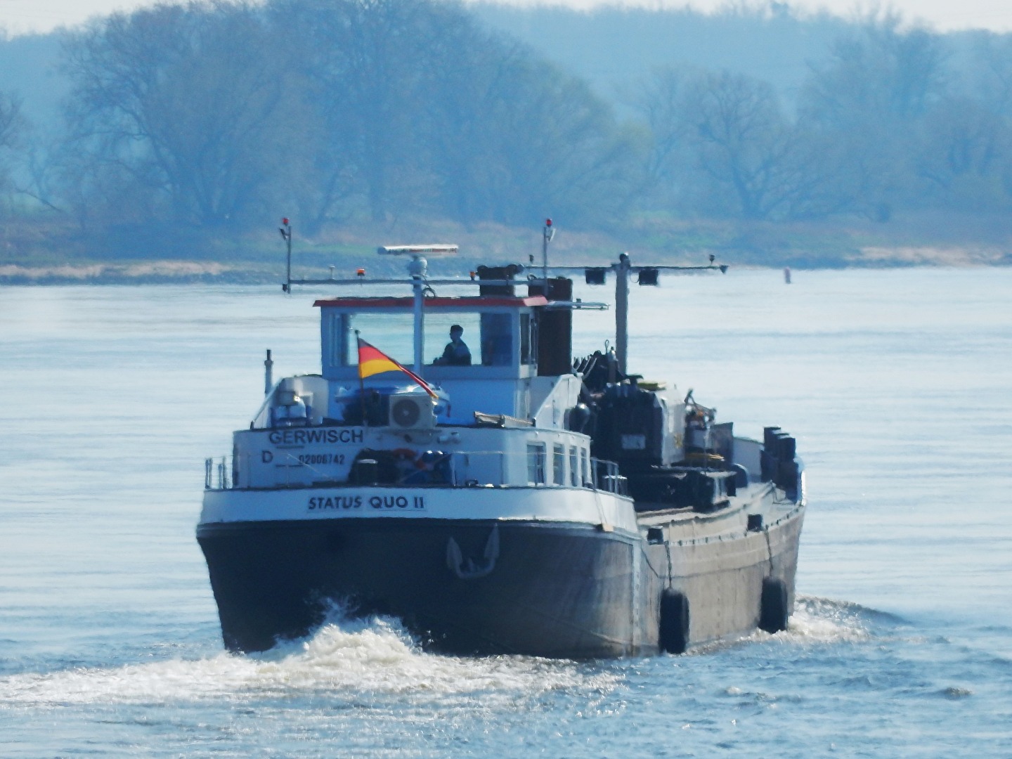 am Elbkilometer 294